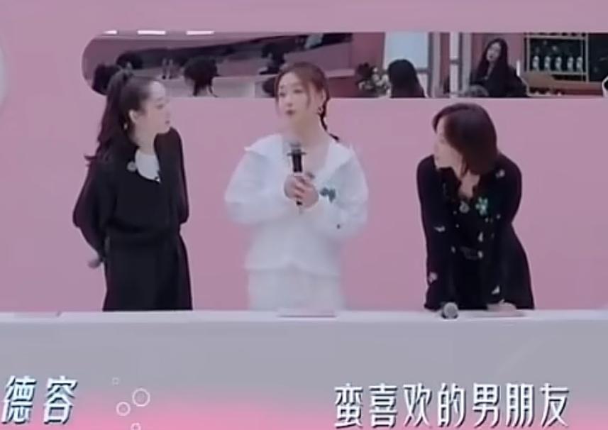 陈德容说自己和男朋友分手了，但是前男友因为失忆，忘记了分手这件事！
陈德容:“我