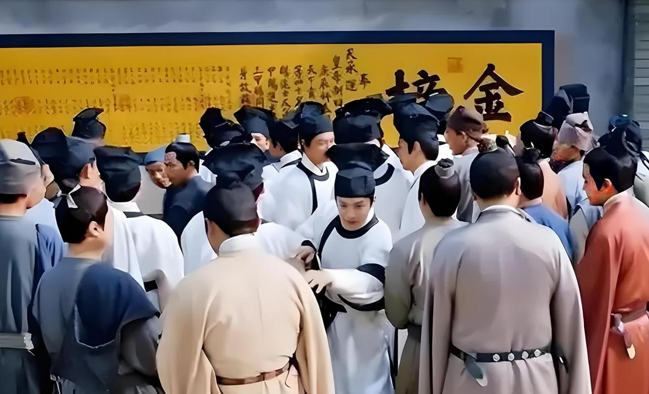 科举制 vs 九品中正制：一场改变中国命运的制度革命......

东汉末年，军
