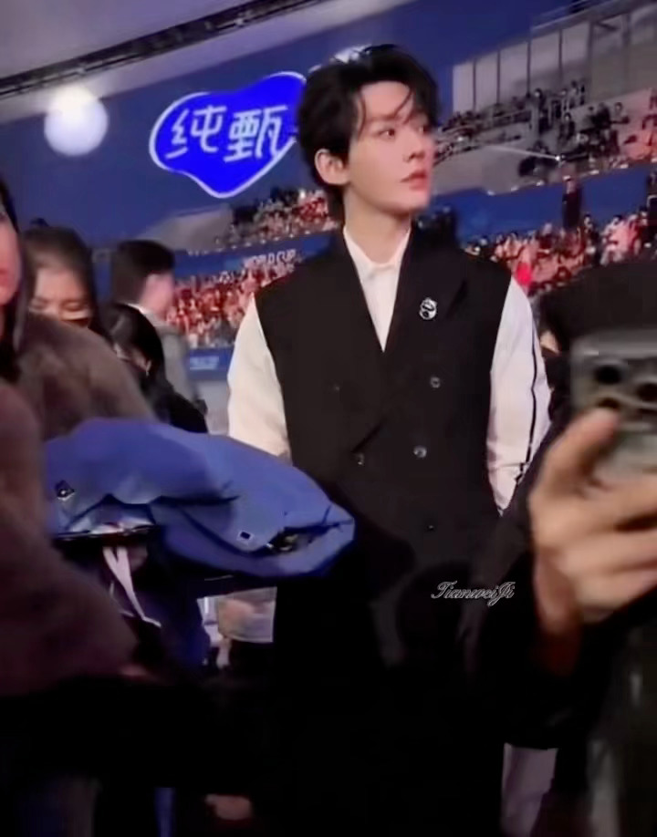 邓为微博之夜霸屏榜TOP2邓为好棒！一直低调谦卑、温柔善良的青年演员邓为，演技扎