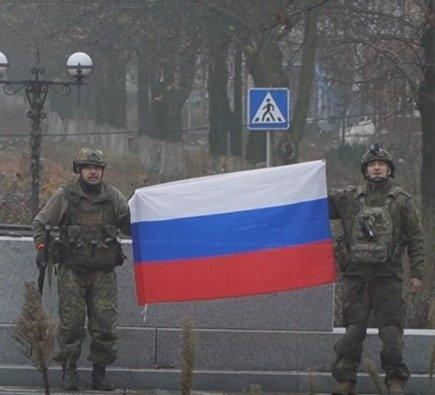 【俄国防部公布解放红军城画面】俄罗斯“中部”集团军军人在顿涅茨克人民共和国红军城