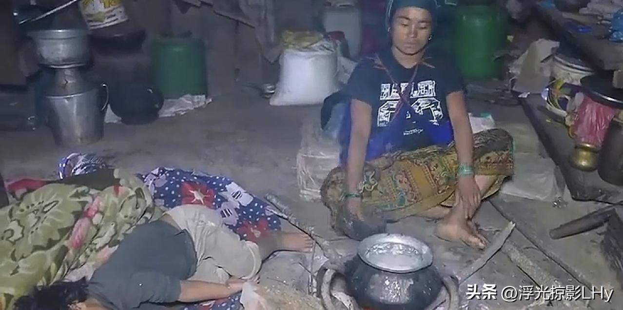 论翠花家的饮食营养与健康？

最近空空在自己家中直播，自己做饭吃，他那餐吃的是炒
