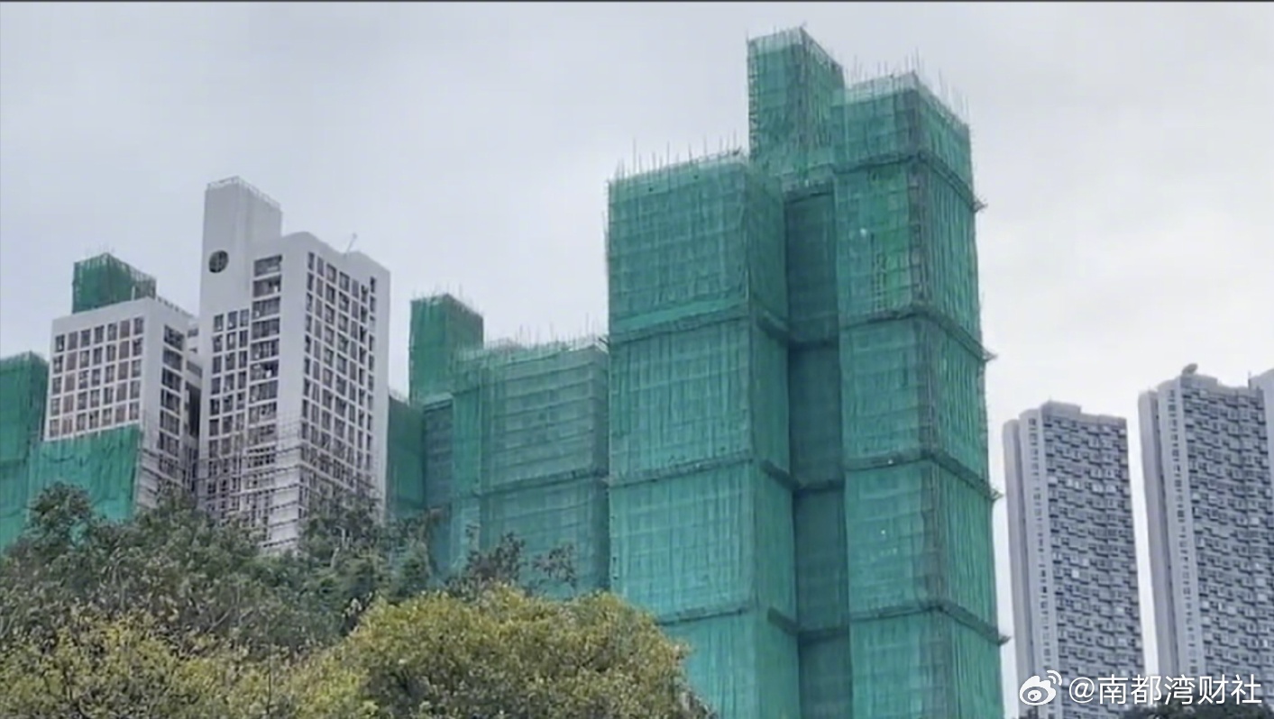 【#香港宣布所有大维修楼宇棚网3天内拆除#，#香港目前有棚网的大维修私营楼宇超2