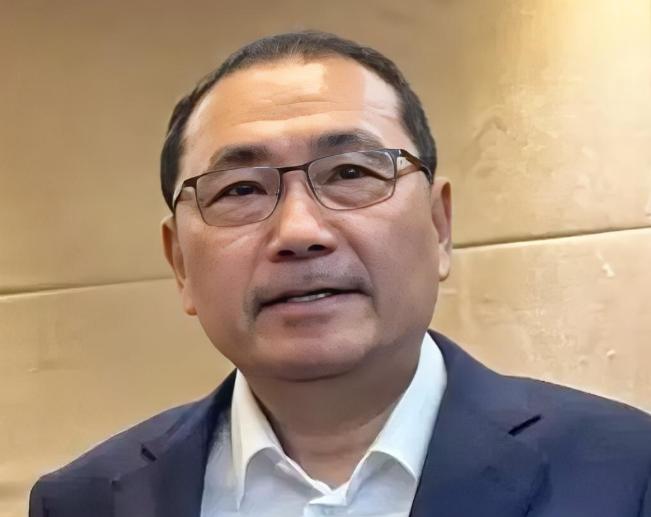 新北市长侯友宜4月1日针对国民党主席郑丽文受邀前往大陆一事作出回应，他表示：中华