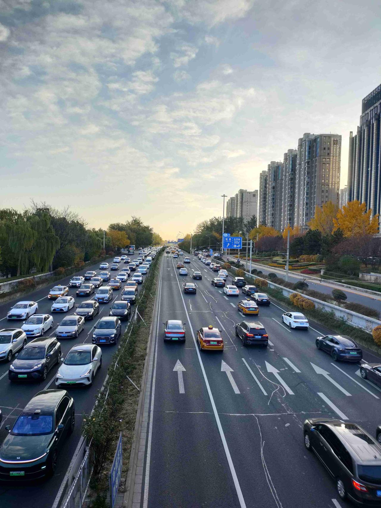 我的今日状态：💰期待暴富
我这里的天气：☀️晴天