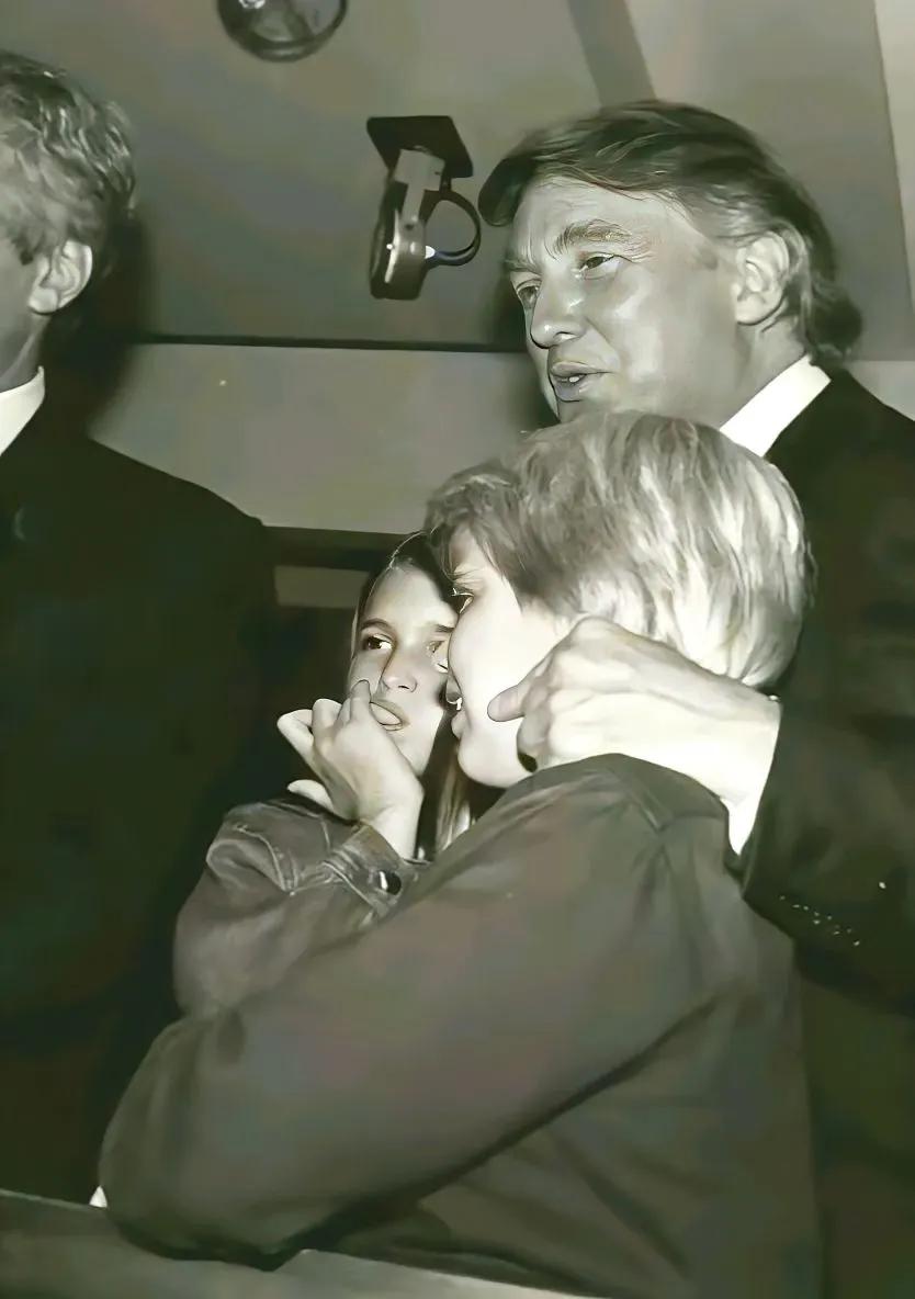 特朗普这老头子命真大，之前两次遇刺都能死里逃生，这回又摊上大事了。美国司法部这回