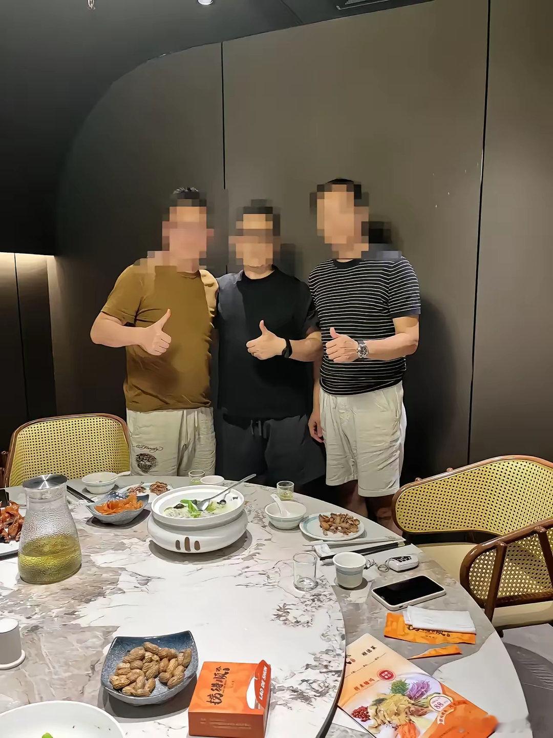 男人拍照经典姿势 