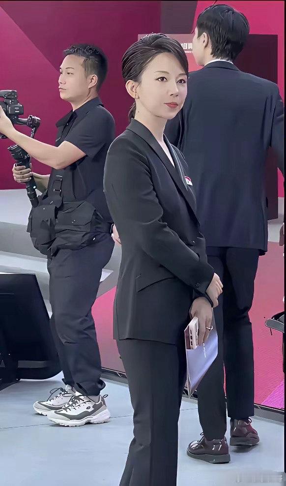 九球天后潘晓婷身价八亿，44岁至今未婚。15年前潘晓婷曾经说过自己的择偶标准：长