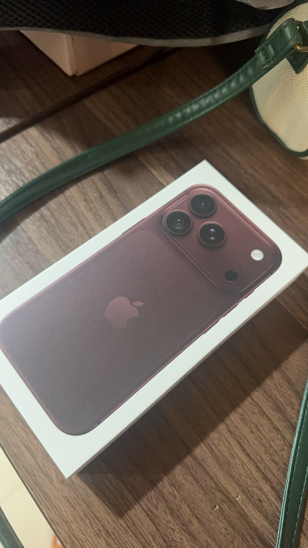 一部iPhone到底有多贵怪不得昨天把这个给老婆，被骂了一个狗血喷头最后还是回收