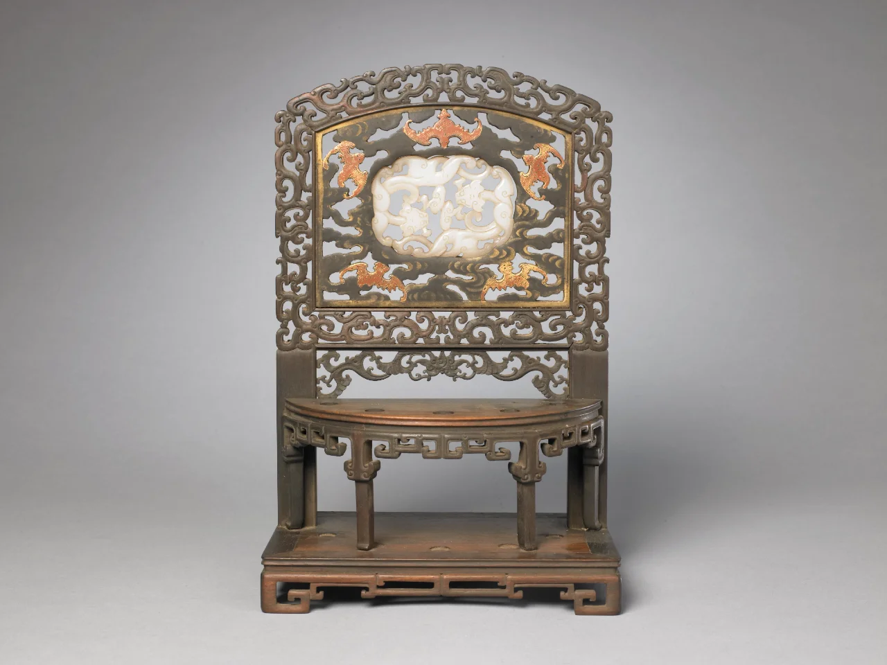 清紫檀透雕云蝠纹嵌玉笔屏