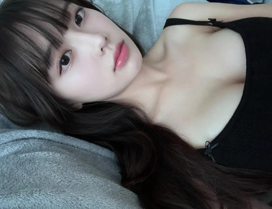 #随手记录秋日生活# 今天超级月亮没看到你只好躺下来准备睡觉了