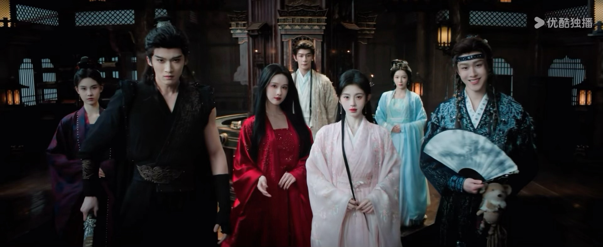 特别小四风味的群像对峙长镜头… 月鳞绮纪站位