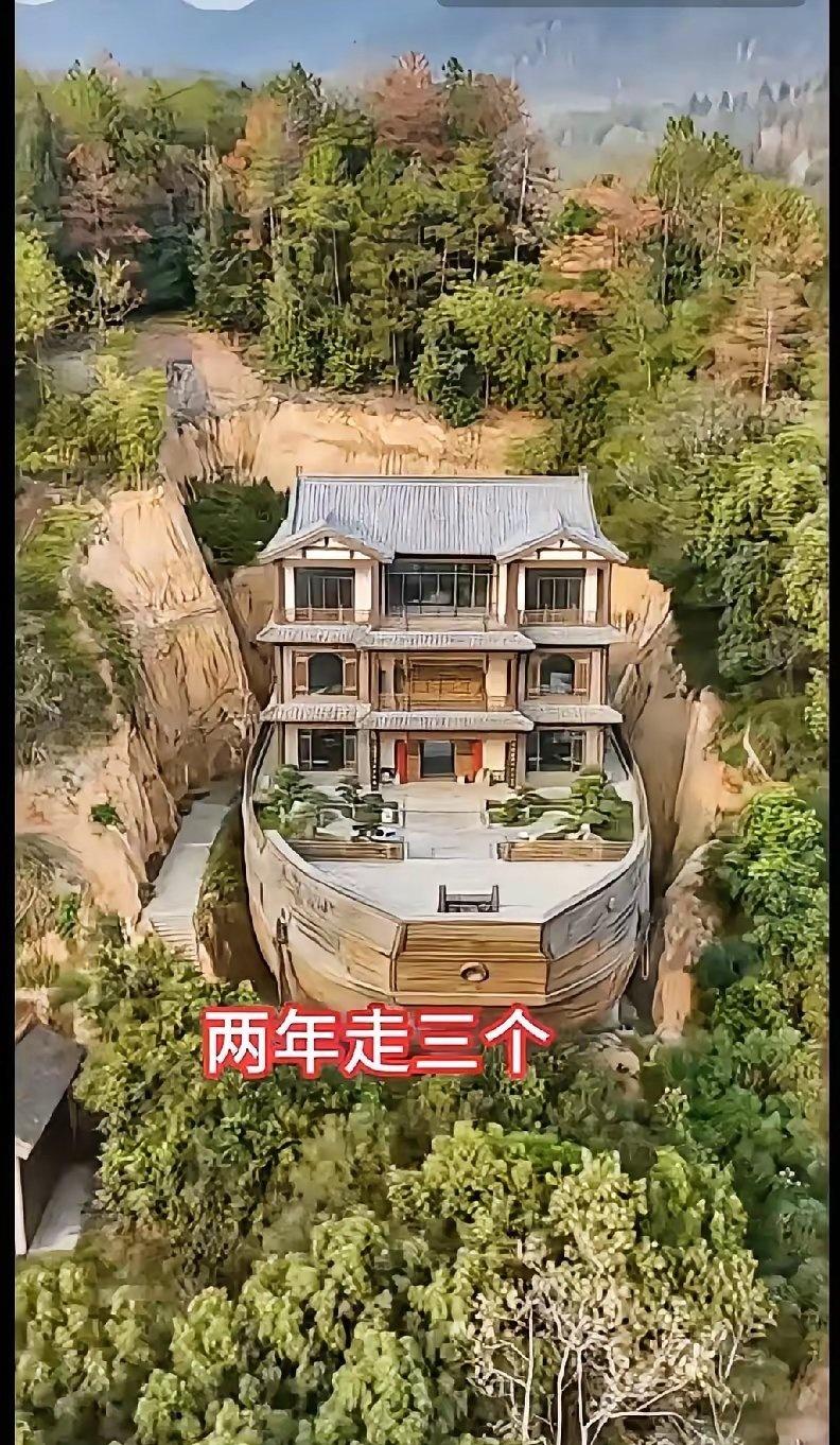 你们信吗？
都说这个方向错了，如果把船头调转向后面，船尾在前面，肯定人财两旺[憨