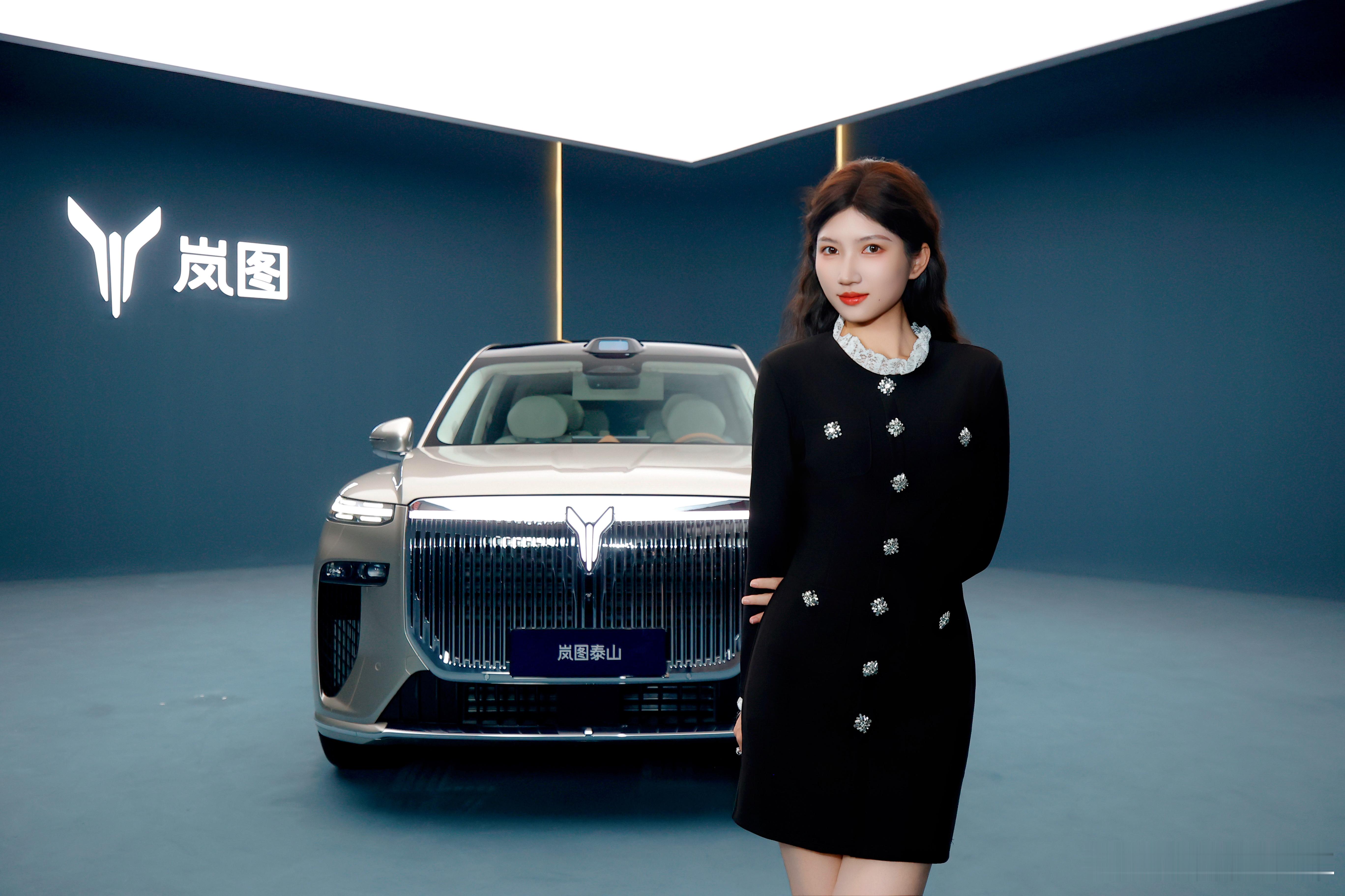 近距离接触岚图泰山，我们的感受如何呢？关于岚图泰山，我感觉还是没说够，特别是咱们