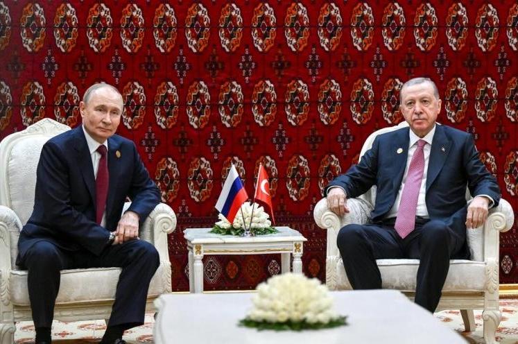 还是埃尔多安靠谱！
正在土库曼斯坦参加国际会议的土耳其总统埃尔多安，在与克宫主人