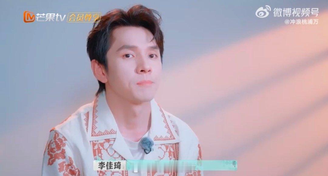 李佳琦希望中国同胞对国货是自豪的 事业粉狠狠懂了！看着他为国货出海奔走，为同胞自