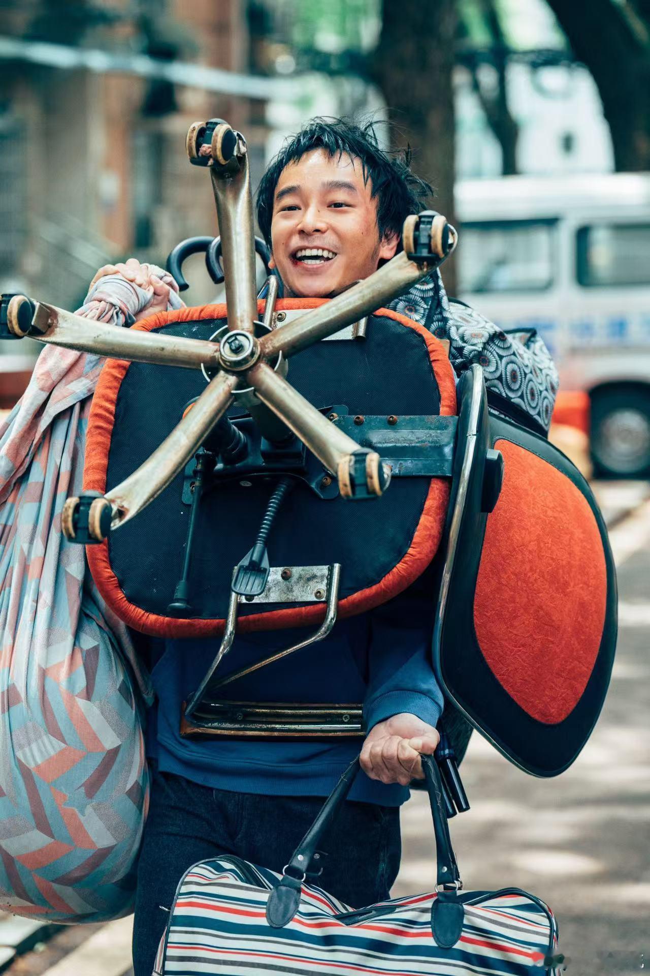 彭昱畅导协年度男演员提名 彭昱畅凭借出色的表演荣登2024年度男演员提名，向我们