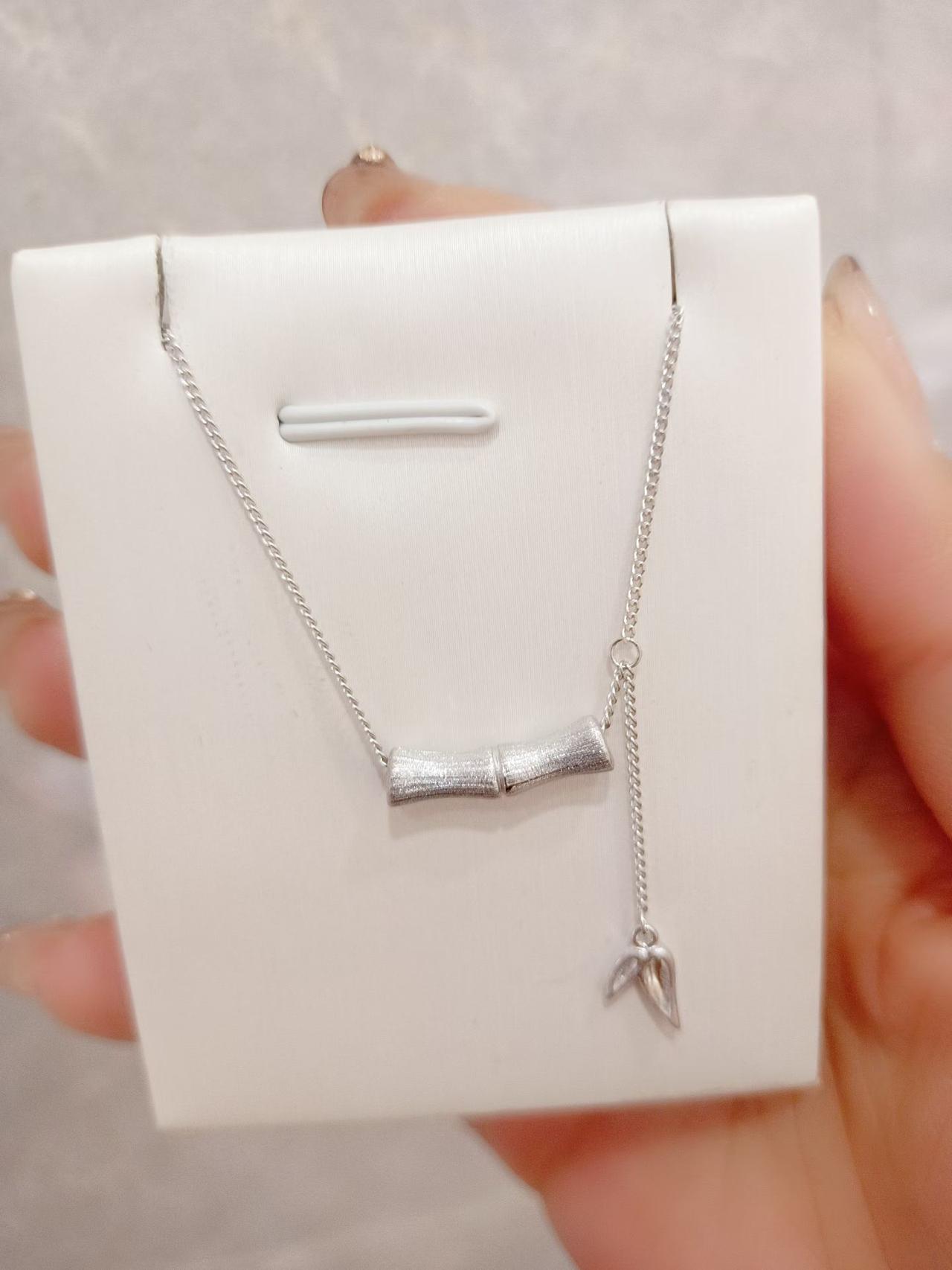 简约时尚项链，尽显优雅气质！