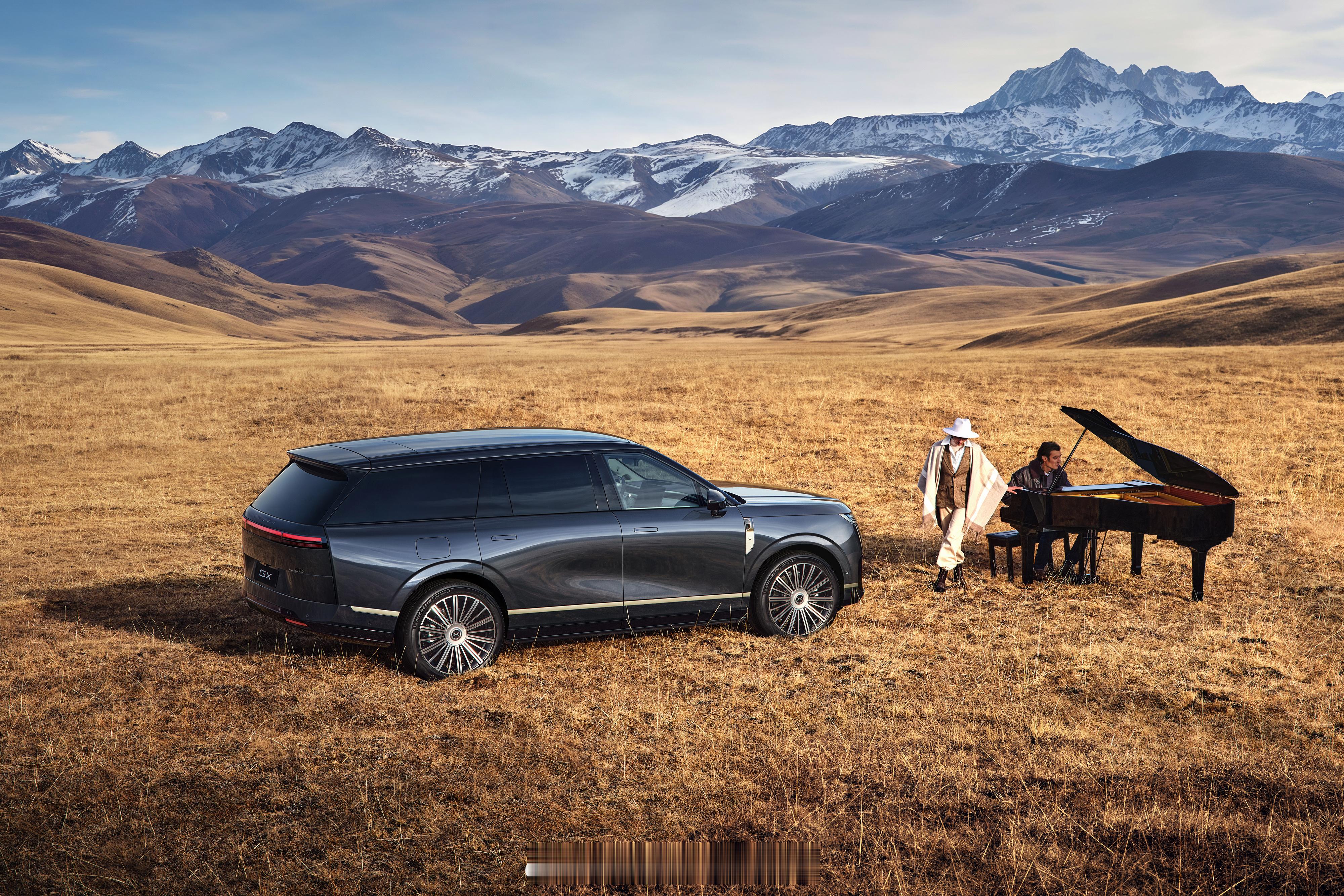 何小鹏沉浸式体验gx百万级气场新科技旗舰小鹏gx来了 何小鹏说，小鹏GX的外观是