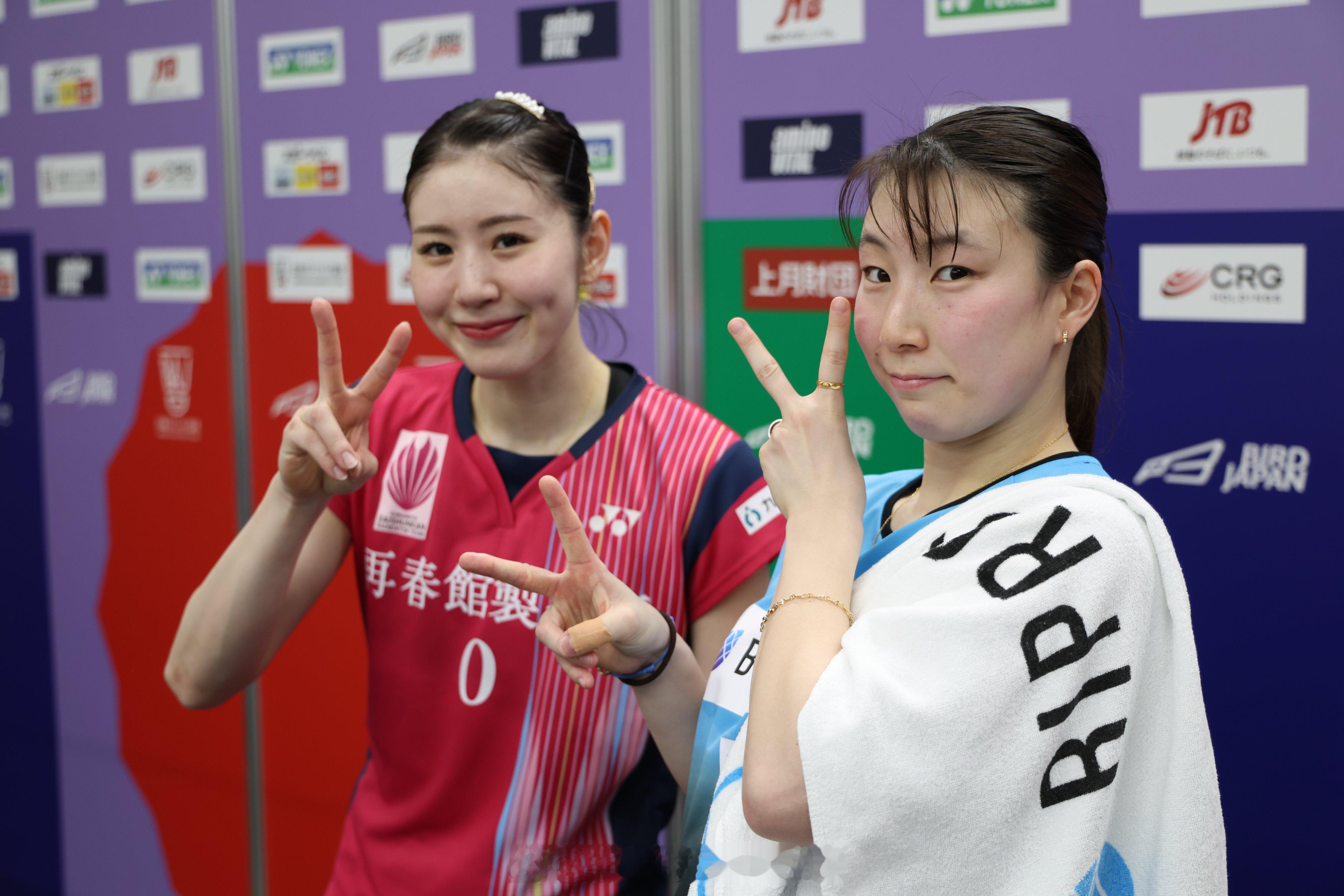 女子双打选手五十岚和志田仅用35分钟就以压倒性优势晋级半决赛。当我们在媒体区拍摄