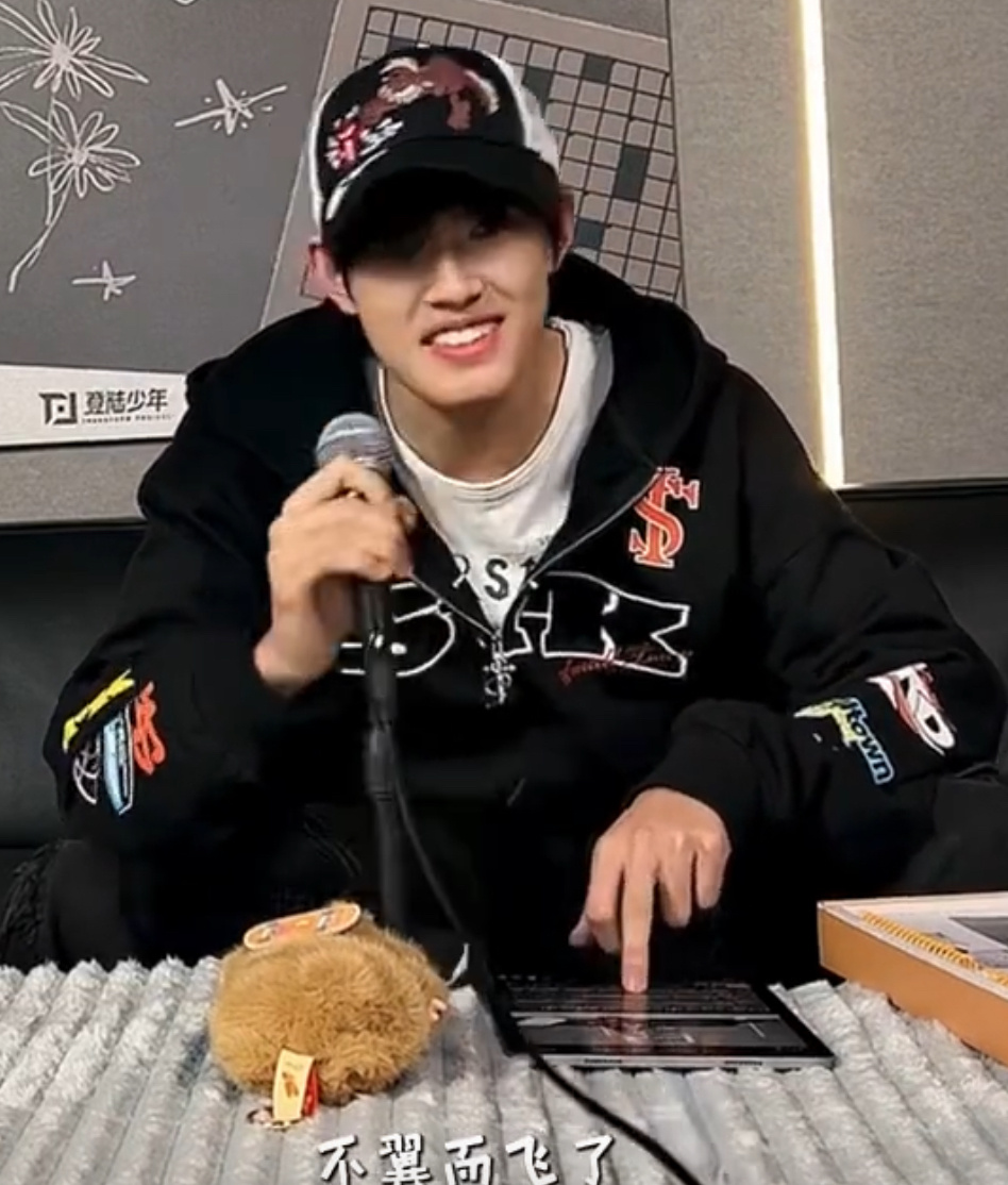 这种粉丝属于盗窃了吧？曝私生偷了张极养的鸡