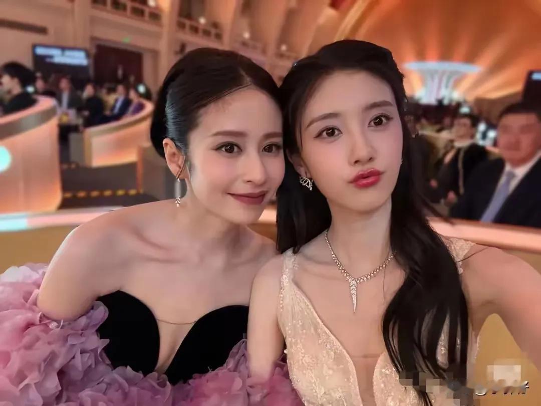 春风桃李，沁人心脾。
李沁和曹斐然