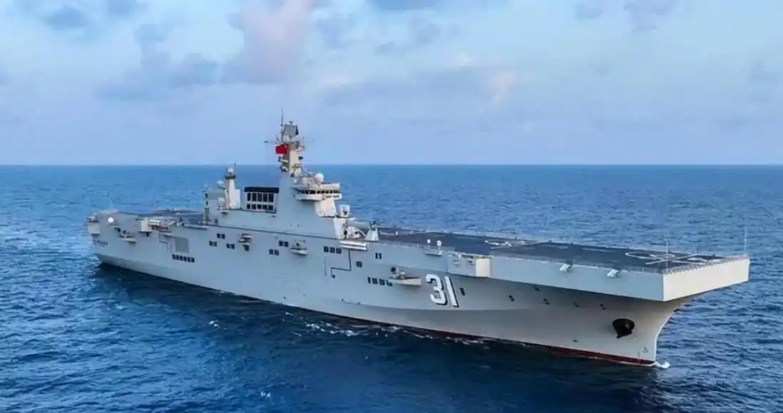 就在刚刚，央视军事突然官宣，中国海军居然又新添一员“虎将”……
8月1日，海军“