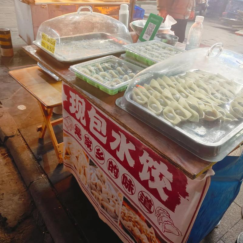 朋友开了10多年的饭店，就在前几天，贴出了吉房出租，宣布关门了！

 不知道是钱