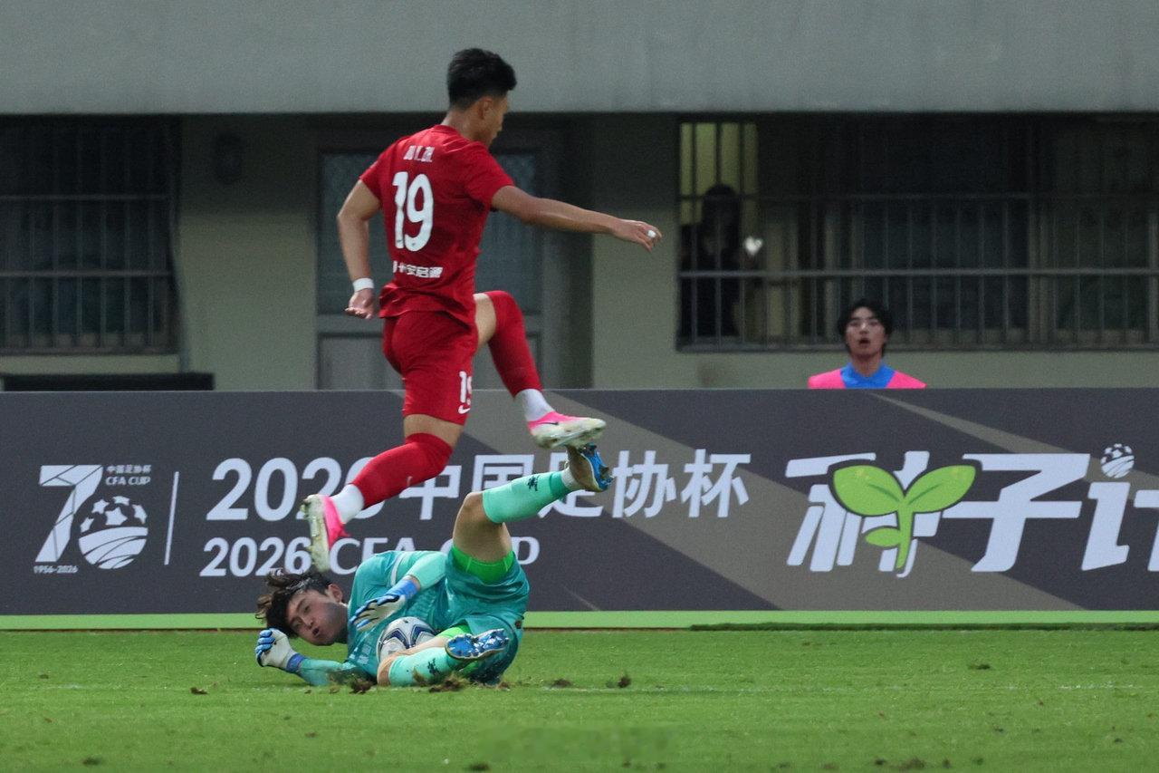 宁波FC年轻球员全力拼搏交出成长答卷 6月20日足协杯第四轮，宁波FC0比2不敌