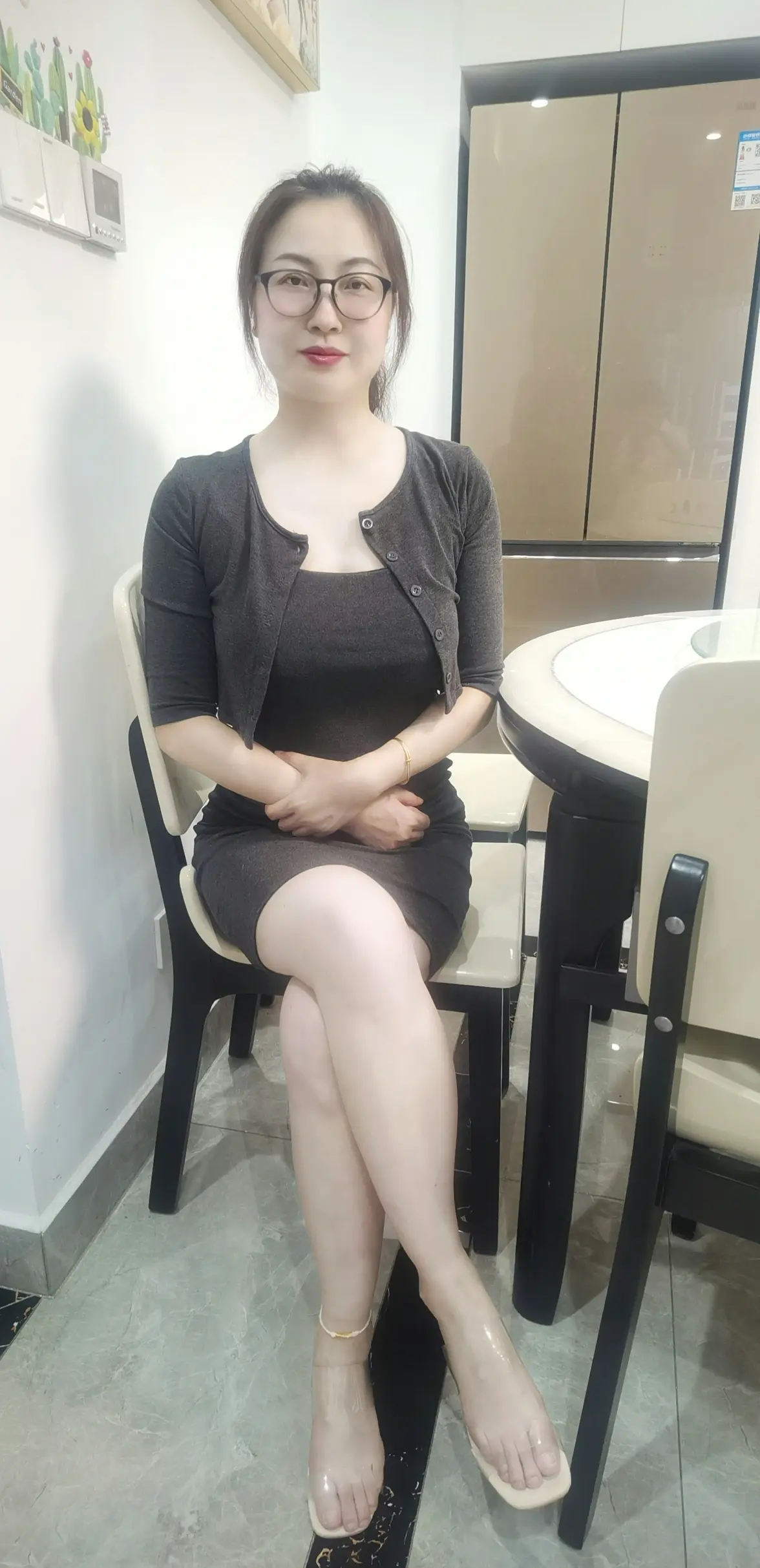 好好疼自己的老婆吧 不管她怎么样也是为你生儿育女 陪你同甘共苦 她单枪...
