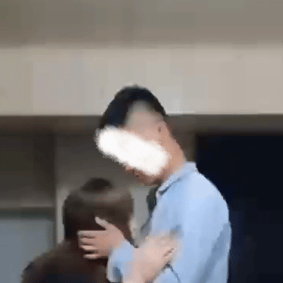 南京红老头被抓真的好搞笑的画面[笑cry][笑cry][笑cry]鬼片一样[笑c