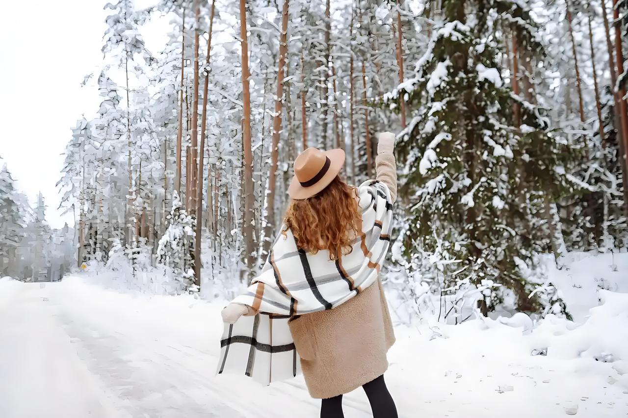 雪过天晴，散步家乡的松树林，一种对大自然美景的馈赠，油然而生深深的敬意和感叹。