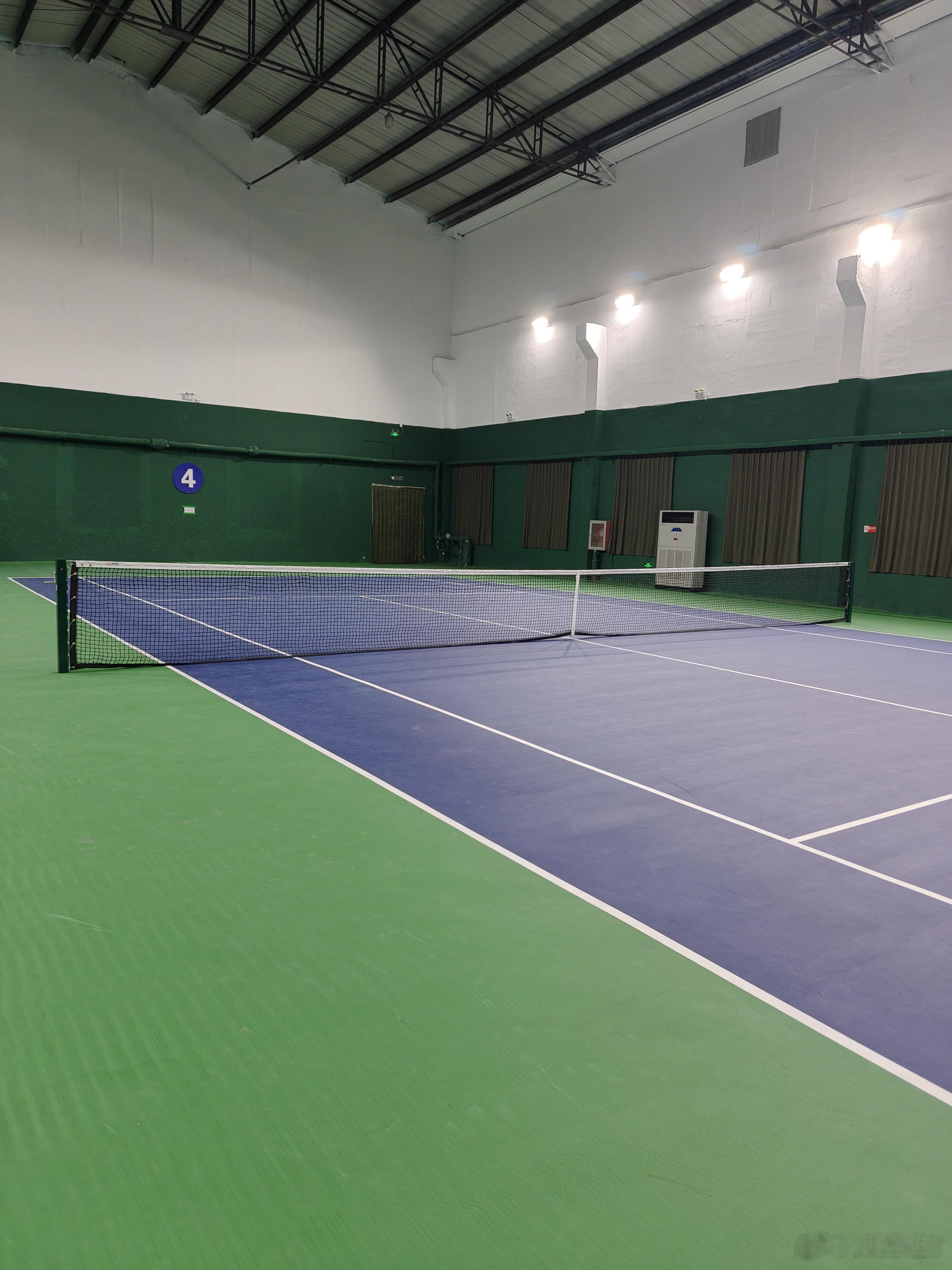 结束今日第二练。踩了个新场，顺义的“网球兄弟”球馆。 