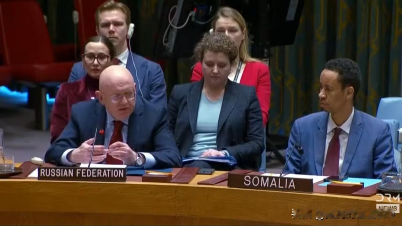 真是上赶子不是买卖，俄罗斯驻联合国代表安理会“认亲”遭乌克兰代表“嫌弃”。

当