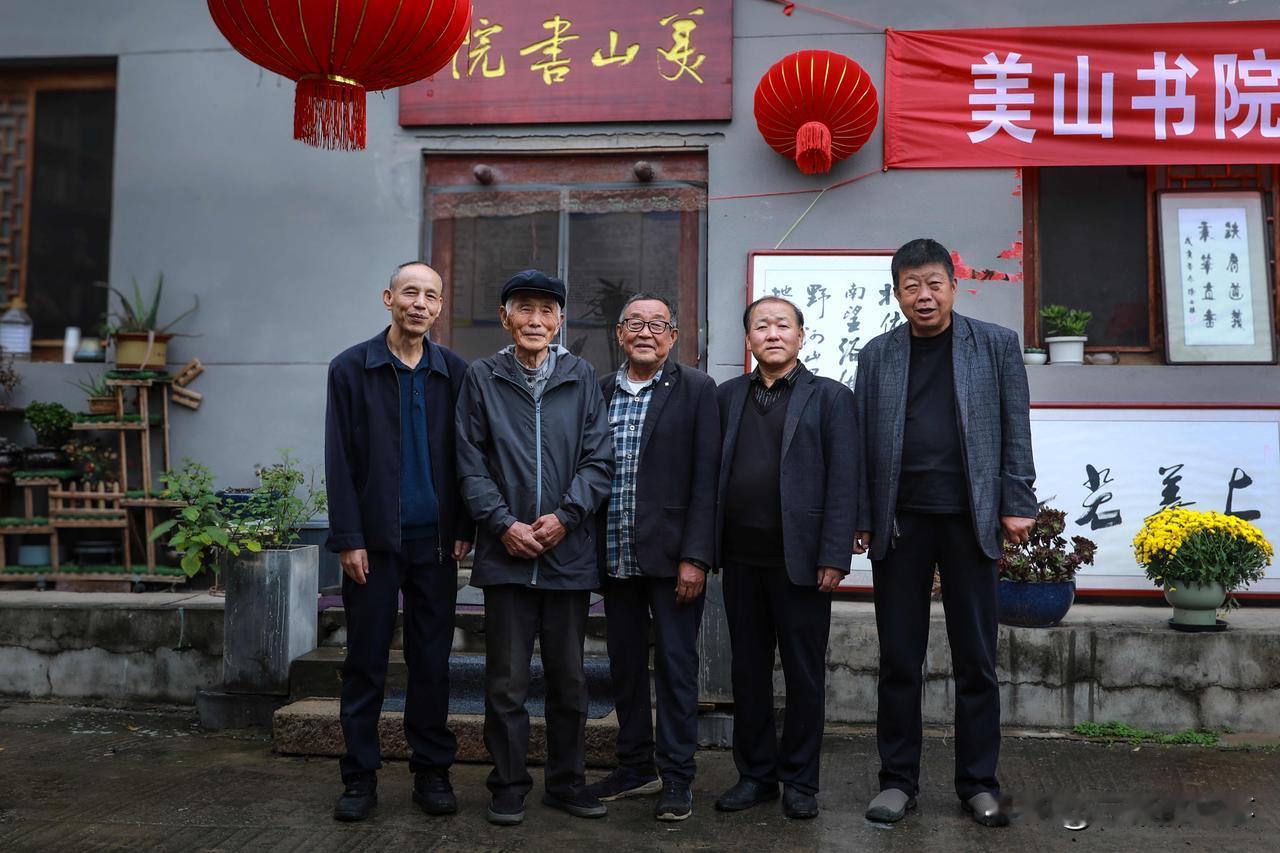 出嫁前一日，女方家请“全福人”（父母健在、儿女双全、夫妻和睦的妇女）为新娘“开脸