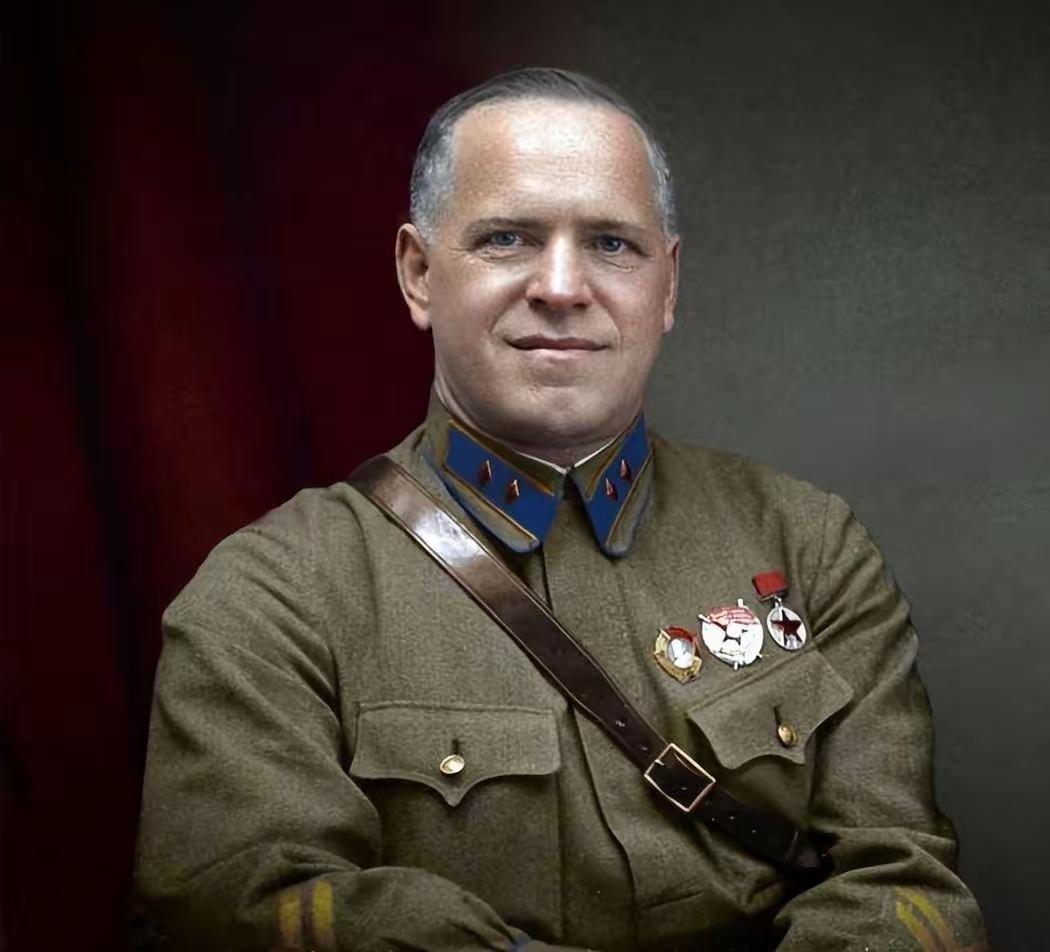 在评价斯大林时，朱可夫是这样说的：“一般情况下他都是有条不紊、沉着镇定，允许大家