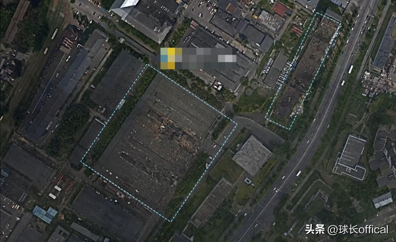乌军公布的高分辨率卫星图像，展示了乌军袭击沃罗涅日“VZPP-S”半导体器件工厂