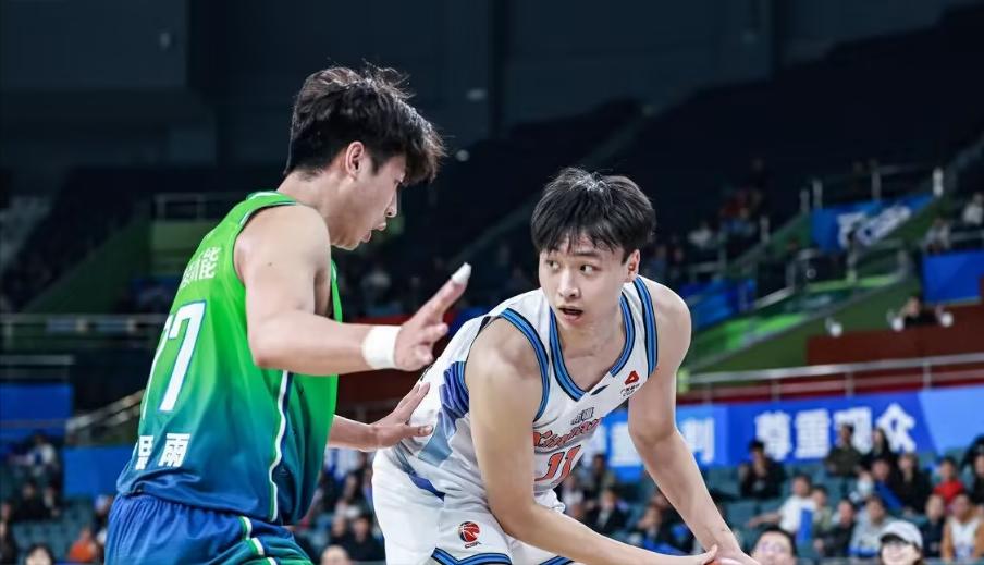 齐麟一声怒吼葬送好局，新疆男篮自毁长城！

昨晚CBA赛场上演令人扼腕一幕：新疆