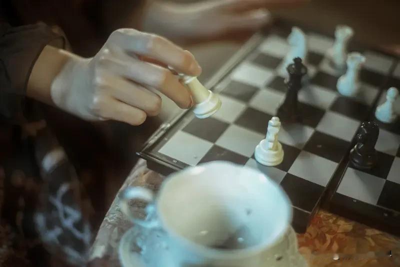 今天下棋了吗 今天我没下棋，但看到青神县青竹街道凤阳社区和新兴县第一中学举办的象