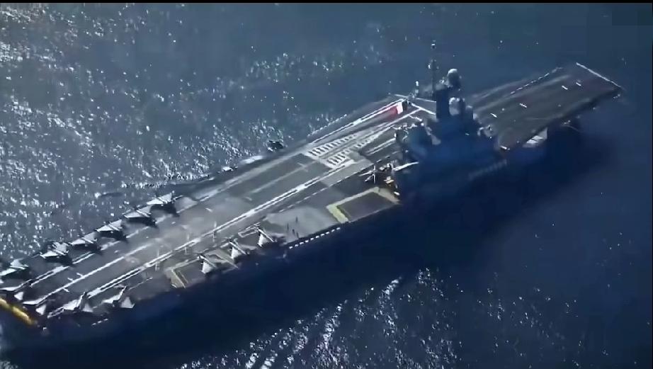 看热闹不嫌事大，这不碰瓷的就来了！
这是哪国的航母？也没有护卫舰，单枪匹马就“闯