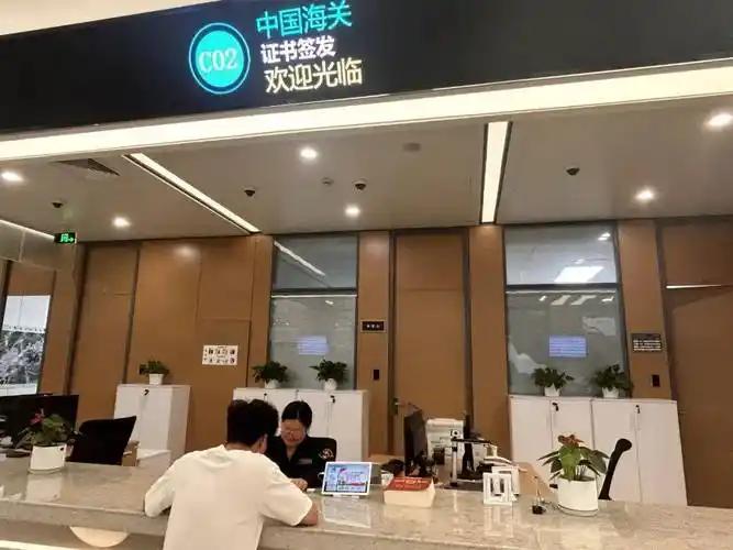 法学界重磅建议：外籍入境人员统一筛查艾滋与毒品，网友纷纷支持！
 
法学界陈枫再