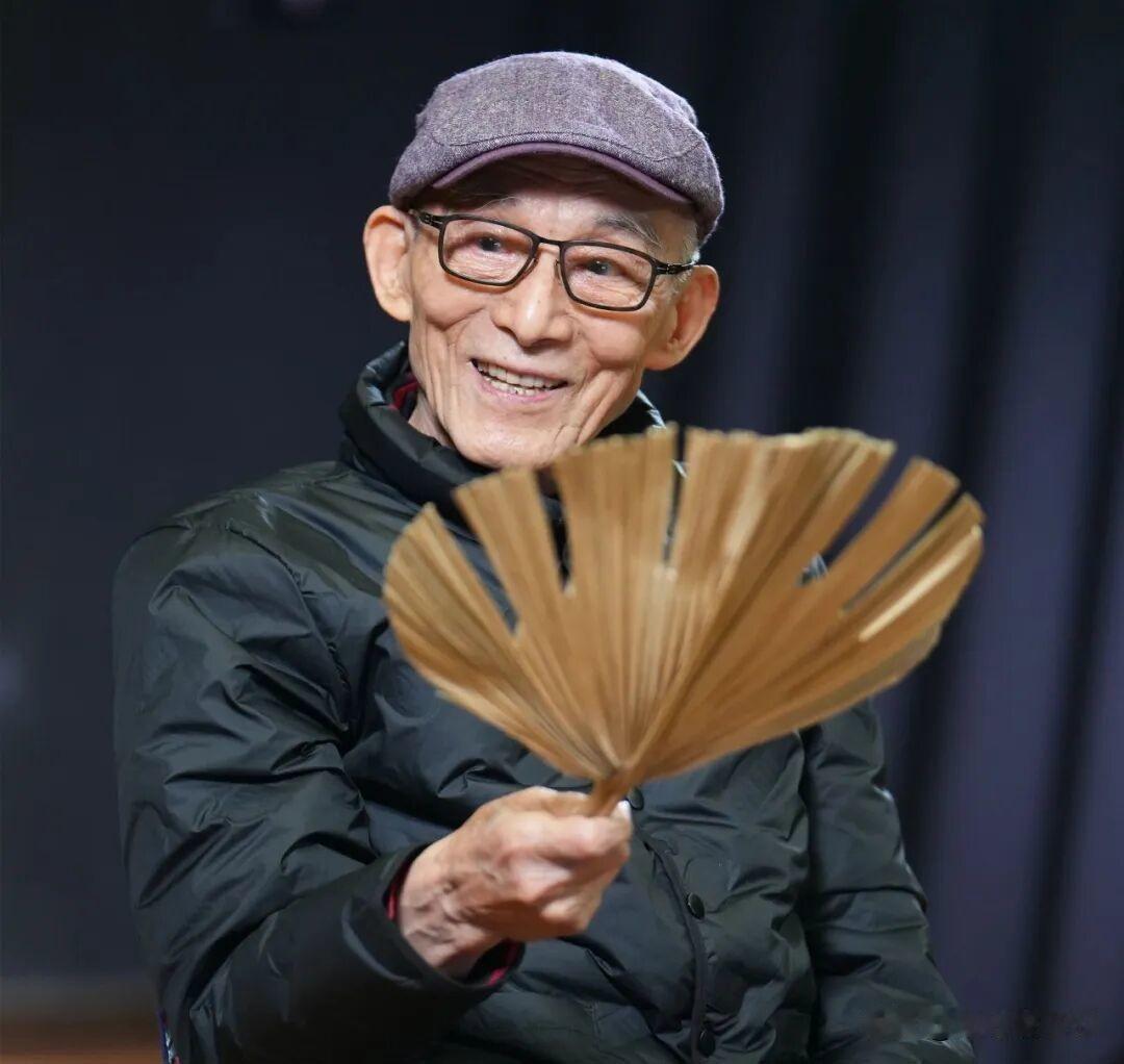 表演艺术家游本昌先生，于9月24日凌晨在北京安详离世，享年93岁。
女儿透露，老