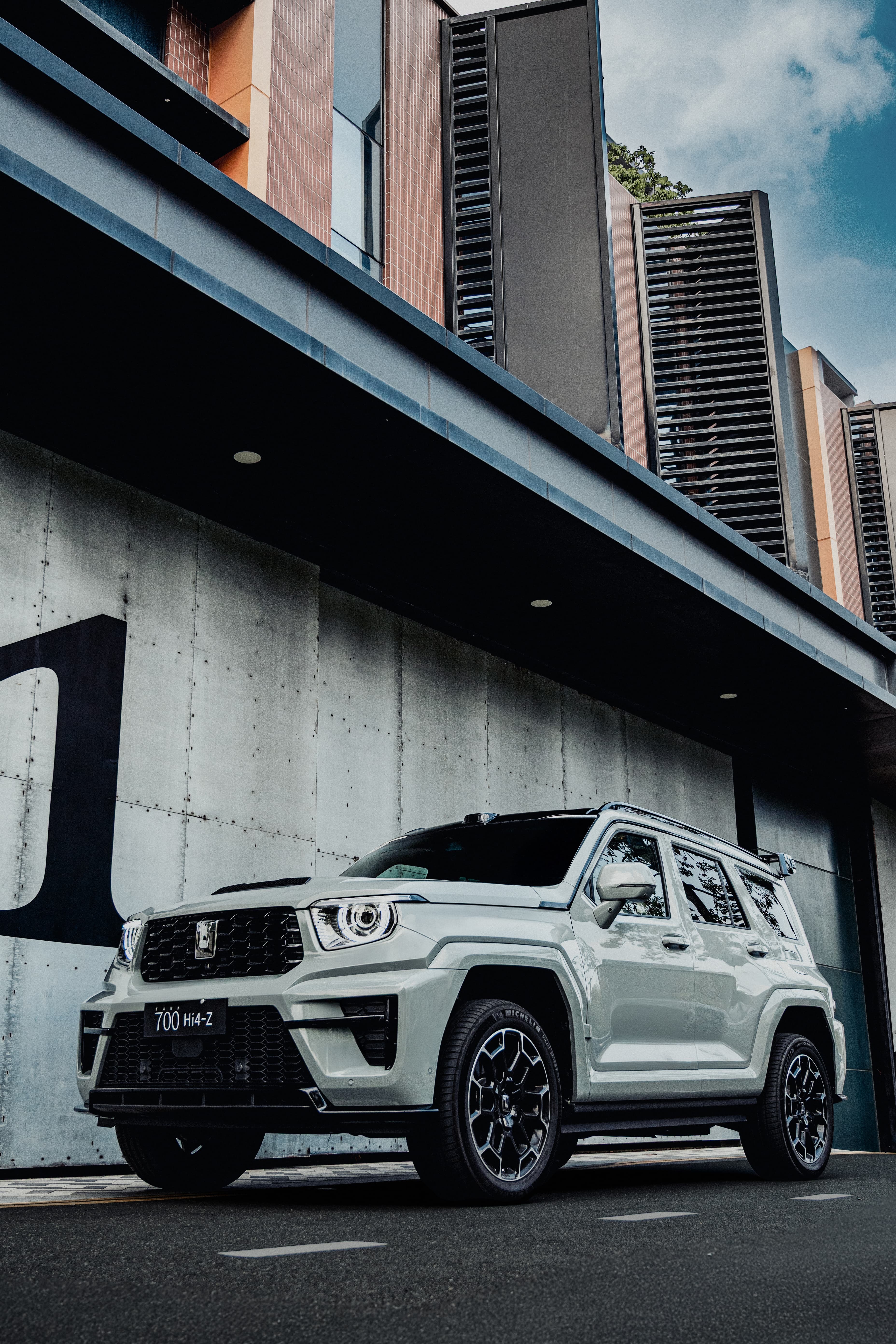 坦克700正式上市了，售价42.8万起，不知道这个价格铁子们感觉如何。在新能源时