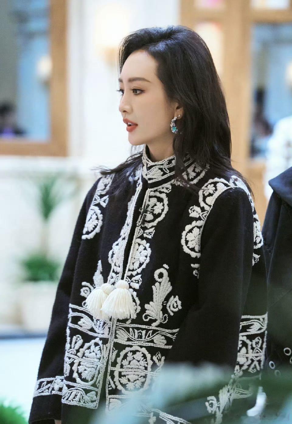 王鸥长得最好看的先搜大侦探大侦探也太好笑了！何老师说长得最好看的先搜，王鸥立马主