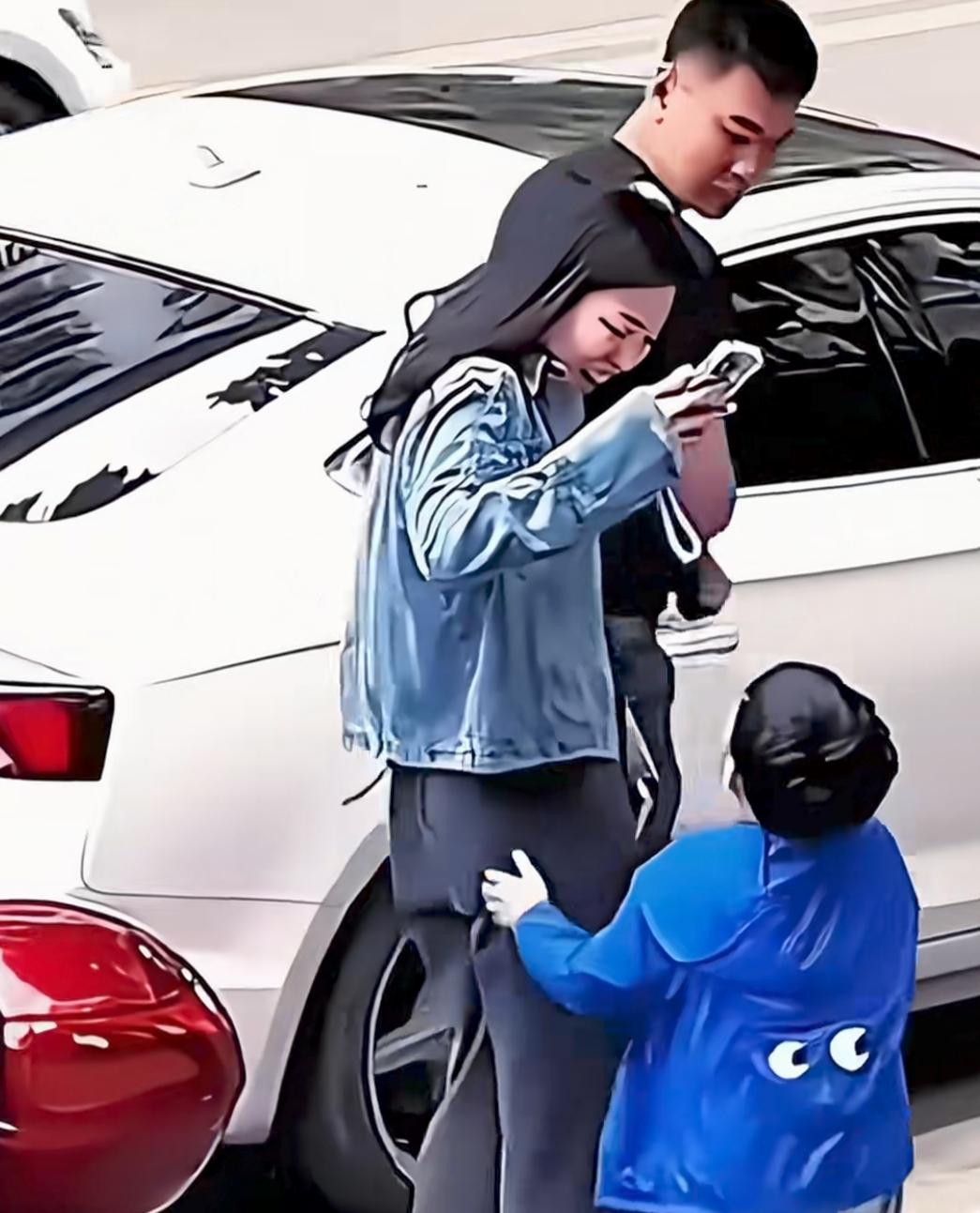 看了一些孩子抱错大人的视频，无一例外，这些孩子全都得到了善意的回应！

被当成妈