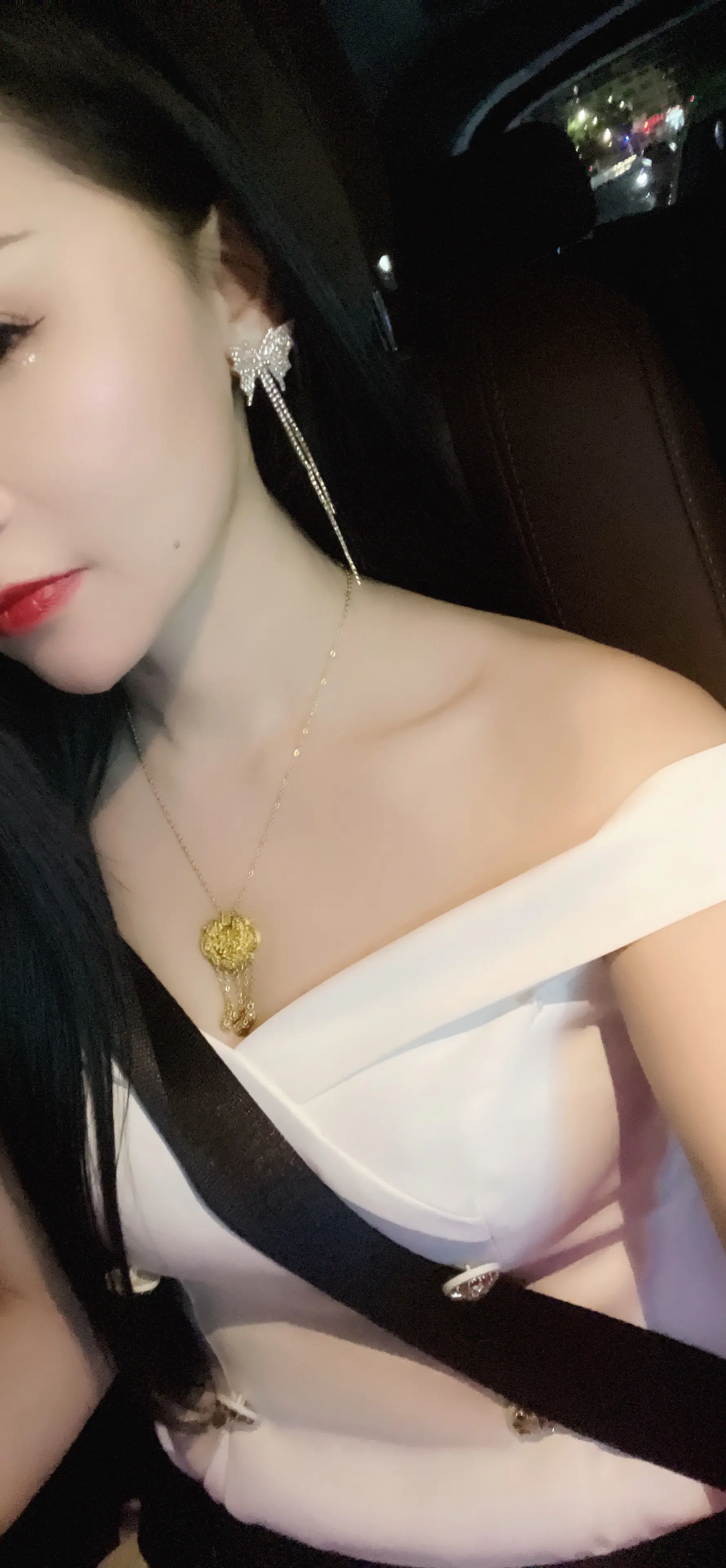 “还是那句话：只要他对我好，我愿蒙蔽双眼，不去分辨他是人是鬼！”