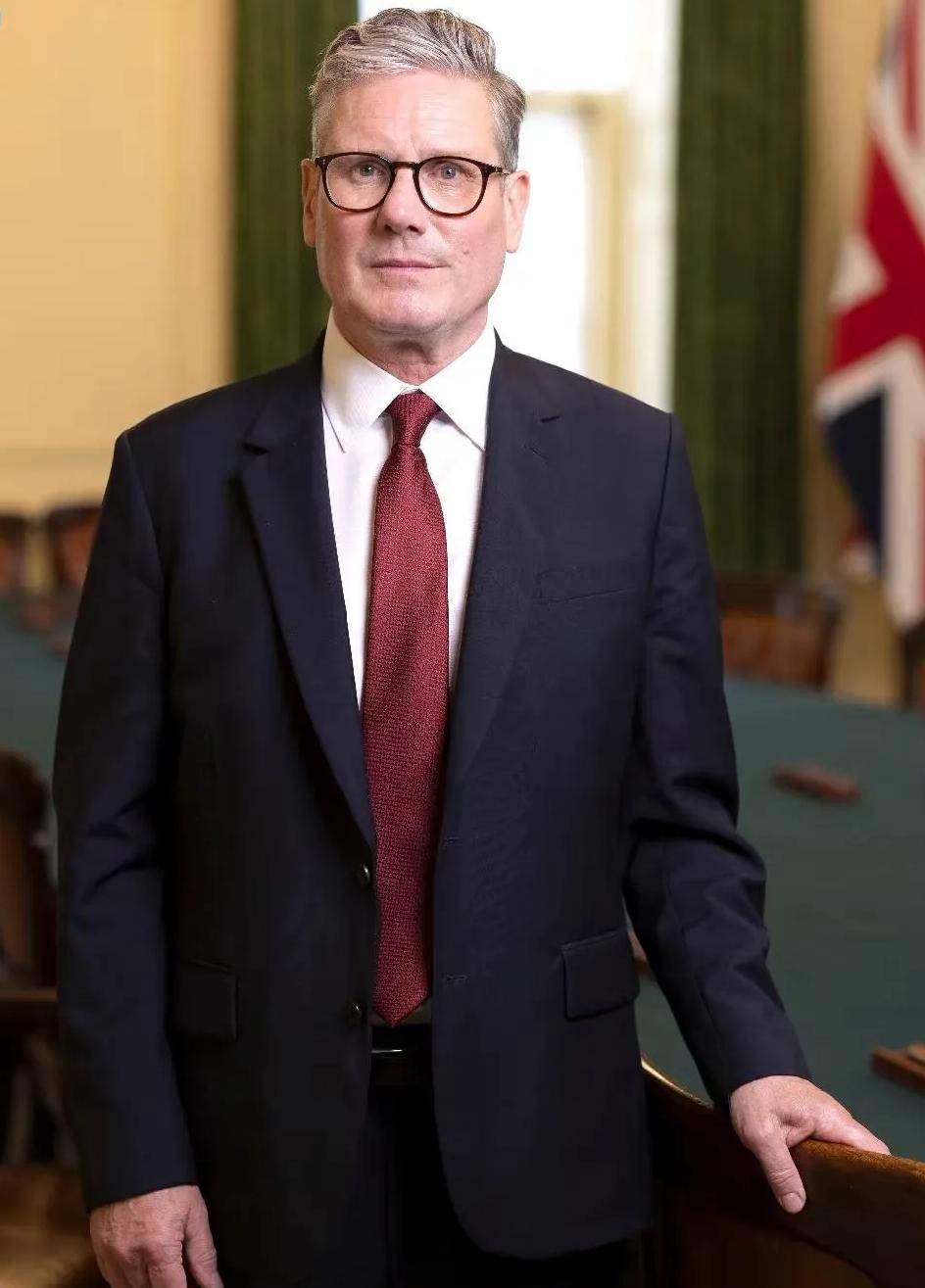 英国想把冻结俄罗斯的10亿美元给到乌克兰，这可能会把英国送进万丈深渊。
现在美国