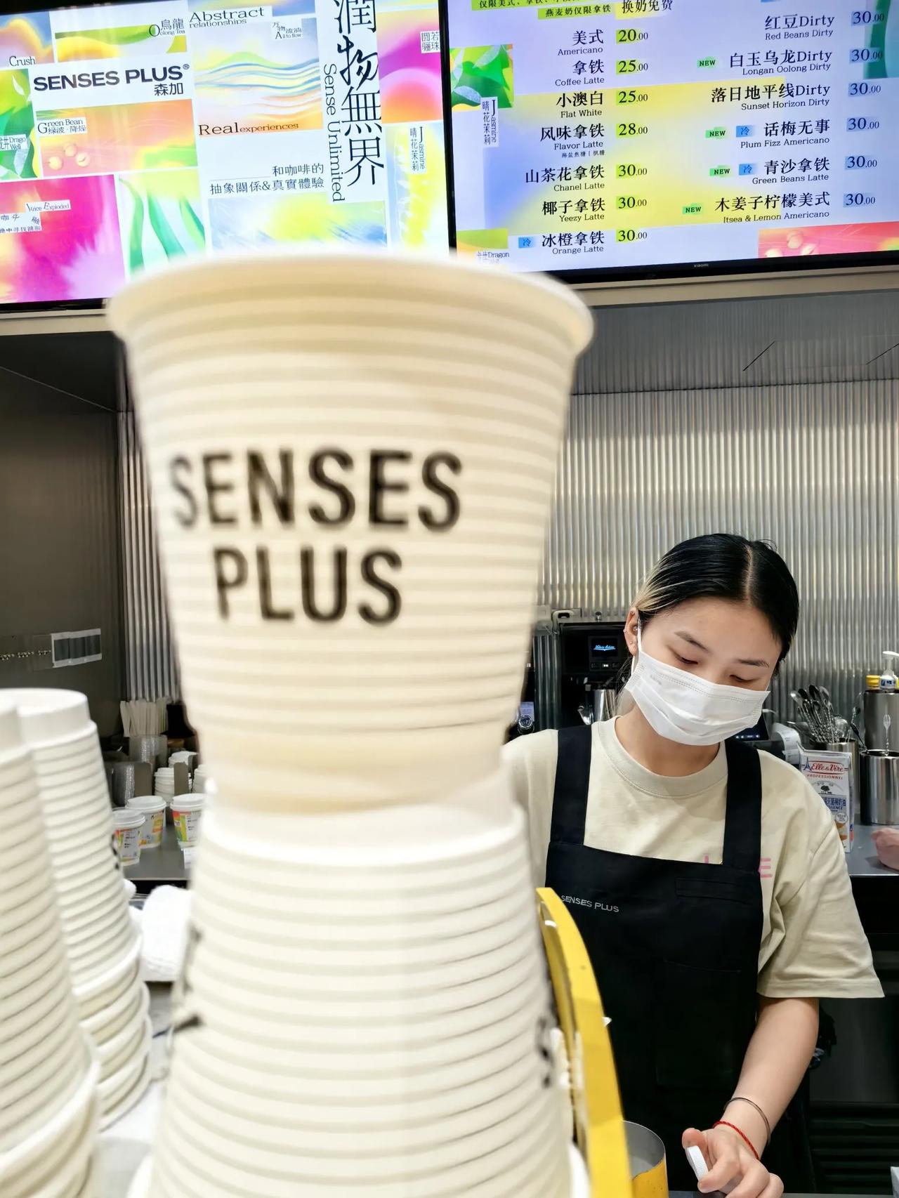 森加咖啡，
慈溪人自己的咖啡～
面包的香味，咖啡的淳美，当然还有你害羞的样子～[