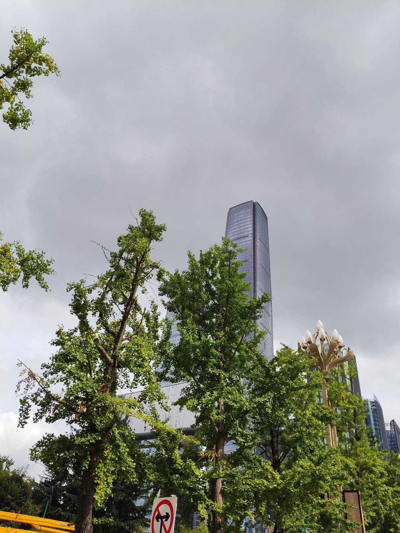 提示一下风险，今天科创50又突然被拉了一根大阳线，这跟大阳线的套路是一模一样的，