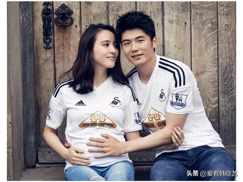 1日，前足球选手奇诚庸在Instagram上发布了多张照片，并配文“结婚13周年