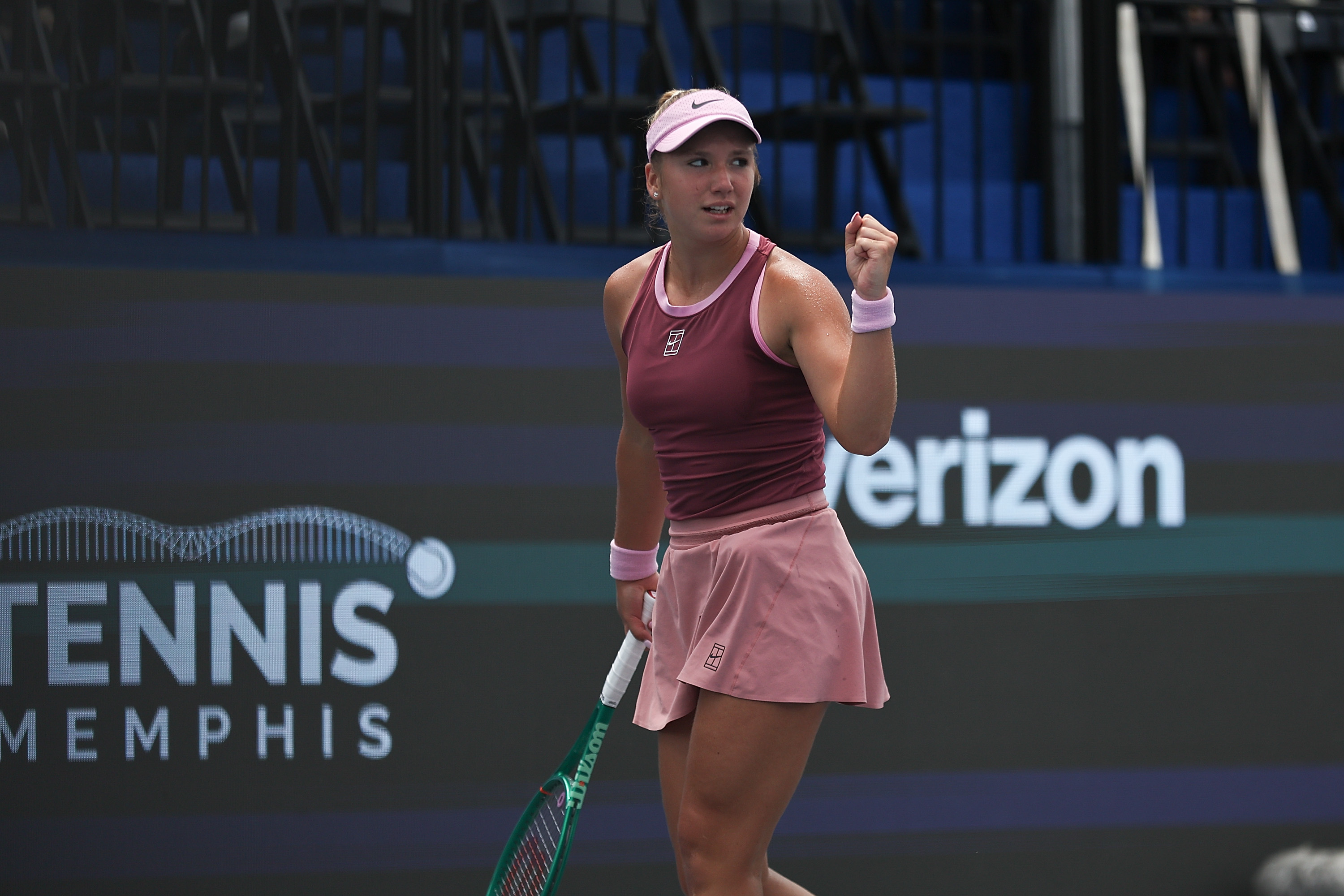 柳托娃斩获WTA首冠🏆WTA250孟菲斯站决赛，16岁的资格赛小将柳托娃以1-